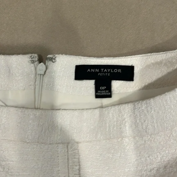 Ann Taylor Fringe Tweed Pencil Skirt Size 0P Cream - Picture 3 of 5